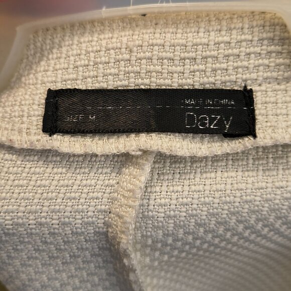 A medium cream-colored crop jacket by dazy. pebbled texture - Picture 5 of 11